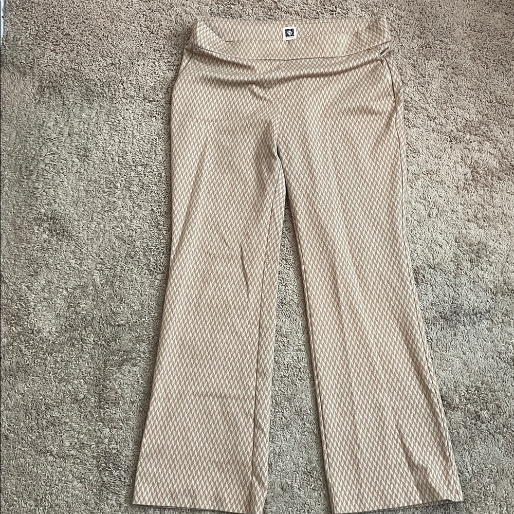Anne Klein Tan and White Patterned Fabric